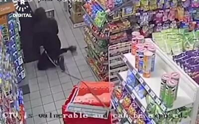 دزدی عجیب از یک دستگاه خودپرداز بانک در تگزاس/ ویدئو