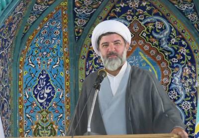  امام جمعه دیباج: دولت از انتصاب یک زن به استانداری سمنان خودداری کند