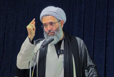  امام جمعه قشم: نباید در میان زرق‌وبرق شهری مردم روستاها فراموش شوند