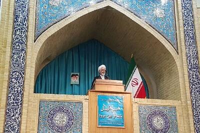  امام جمعه موقت همدان: حل بخش زیادی از مشکلات اقتصادی امکان‌پذیر است