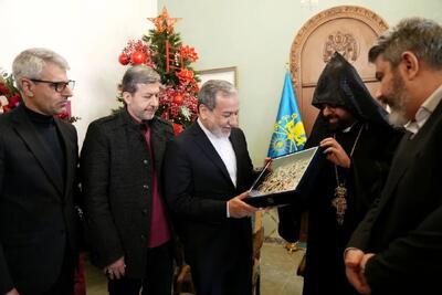 دیدار عراقچی از کلیسای ارامنه در آستانه سال نو میلادی