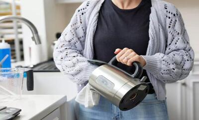 6 علت بوی بد چای ساز+ ترفندهای رفع آن