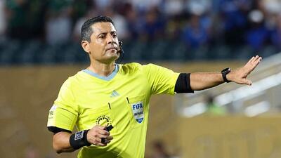 عنوان بهترین داور جهان اعلام شد - پارس فوتبال