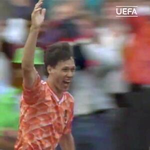 ویدئو نوستالوژی: شاهکار فان‌باستن مقابل شوروی - پارس فوتبال