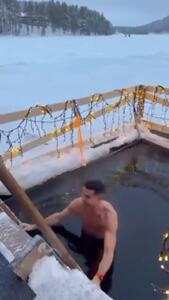 ویدئو: رونالدو در منفی ۲۰ درجه؛ ورود به آب یخ و یک دقیقه جنون - پارس فوتبال