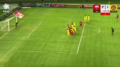 گل دوم فولاد توسط احسان محروقی در دقیقه 14+90 / فجرسپاسی 1 - فولاد 2