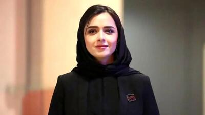  عکس / نگاهی به چیدمان ساده و مینیمال خانه ترانه علیدوستی / از آباژور نقلی تا تابلو های خاص و مبلمان راحتی و ساده !
