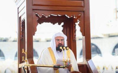   زائر حج عمره خود را از طبقات فوقانی مسجدالحرام به پایین پرت کرد/ واکنش رسمی عربستان+ فیلم