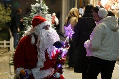 بابانوئل در خیابان‌های تهران