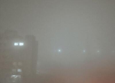 عکس: مه دود خطرناک در اراک/ دید افقی صفر شد