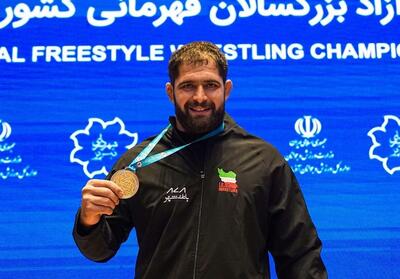 جان‌محمدزاده: با دعای پدر و مادر و حمایت مردم قهرمان شدم - تسنیم