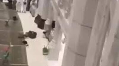  پریدن فردی از طبقه بالای مسجدالحرام + فیلم