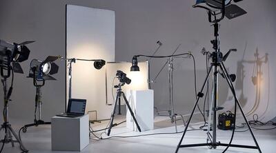 ۵ تا از تجهیزات نورپردازی که می‌توانید به جای رینگ لایت تهیه کنید