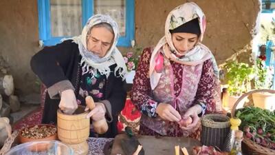  پخت مرغ شکم پر در طبیعت کوهستانی روستا (فیلم)
