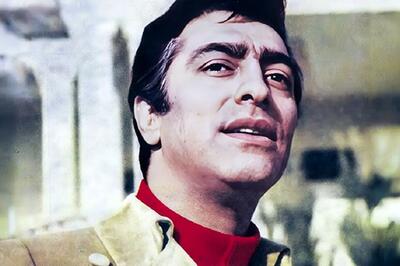  عکس دیده‌نشده فردین در حال دریافت نشان لیاقت از محمدرضا پهلوی