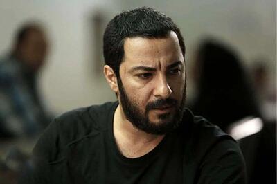  عکس جدید نوید محمدزاده با سیگار در حیاط وایرال شد