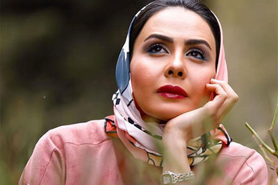  سارا والیانی با استایل چرم قرمز جلب توجه کرد