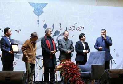 اعطای نشان اصالت به علی نصیریان در آیین یلدای مهان