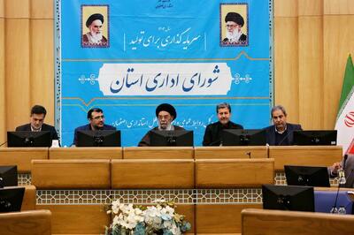  امام جمعه اصفهان: تعطیلات متعدد، مانع کار و پیشرفت کشور است/ باید برای آبادانی ایران بیشتر کار کنیم