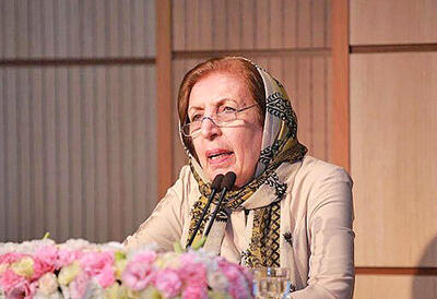 فرزندان ما از بزرگان فرهنگی و ادبی خود خیلی دور شده‌اند