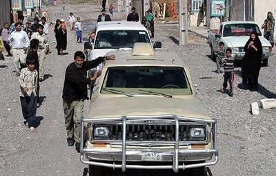 تصاویری از حضور رهبر انقلاب در مناطق زلزله زده بم +فیلم