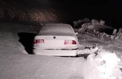 خودروهای گرفتار در برف و کولاک / جاده نقده ـ پیرانشهر + فیلم