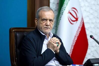 پزشکیان: نفت را حدود ۷۵ دلار می‌فروختیم، حالا ۵۰ دلار می‌فروشیم، زیرا به خاطر فشارها، درآمد ما کمتر شده؛ جنگ هم بوده و یک مقدار تولید کاهش پیدا کرده/ به هر ماشین ۸ تا ۲۰ میلیون تومان یارانه بنزین می‌دهیم؛ چرا این پول را به همه ندهیم؟