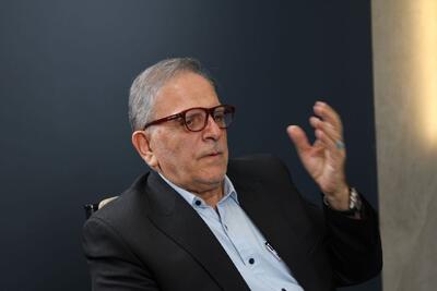 ویدیو/ ماجرای شایعه قصد پادشاه برونئی برای سپرده‌گذاری ۱۰ میلیارد دلاری در ایران/ سیف، رئیس اسبق بانک مرکزی: افراد زیادی هستند که با خالی‌بندی می‌گویند ارز وارد کشور می‌کنیم