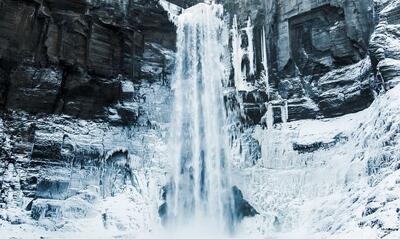 ببینید /  آبشاری از دل کوهستان‌های مشکین‌شهر