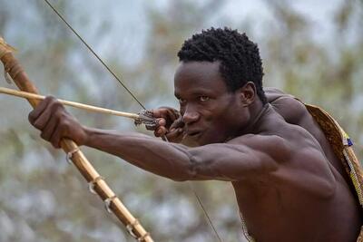 ببینید / رویارویی با تیر و کمان میان دو قبیله در خیابان‌های پاپوآگینه پربازدید شد