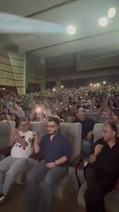 خوانندگی پدر آرون افشار در کنسرت پسرش