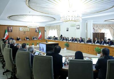 پشت پرده حملات اصولگرایان به معاون پزشکیان/ جماعت خواب زده و زنگ‌های بحران