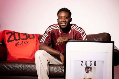 آلفونسو دیویس در بایرن مونیخ ماندنی شد؛ تمدید قرارداد تا ۲۰۳۰