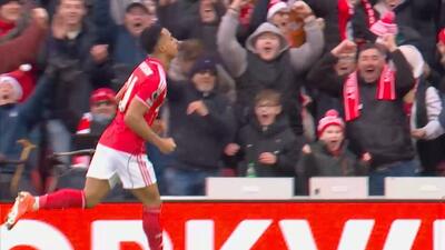 گل اول ناتینگهام فارست به منچستر سیتی (عمری هاتچینسون)