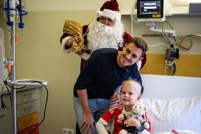 فراتر از فوتبال؛ ستاره بایرن‌مونیخ و دیدار با کودکان سرطانی