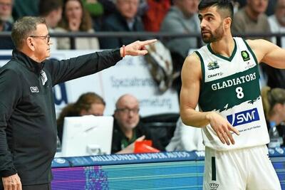 باخت گلادیاتورز در بوندسلیگا/ تیم یخچالی به رده سوم رفت