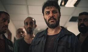 جمعیت زیادی که برای وداع با پیکر بازیگرسریال وحشی آمدند! | بینید