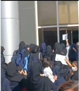  پرستاران و کادر درمان دانشگاه جندی‌شاپور اهواز دست به تجمع زدند