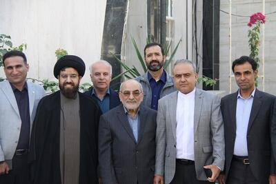  دیدار رئیس و جمعی از کارکنان دانشگاه با پایه‌گذار حرکت نوین دانشگاه آزاد بوشهر