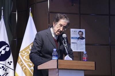  انتقال مشتی از خاک مقبره رودکی به استان خراسان