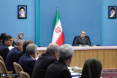  پزشکیان: حفاظت مسئولانه از محیط‌زیست با واگذاری مسئولیت به ذی‌نفعان محقق می‌شود/ اگر تأمین و توزیع آب همچنان در اختیار خود مردم بود و به واسطه میرآب‌ها مدیریت می‌شد، امروز تا این حد مشکل تأمین و توزیع آب نداشتیم