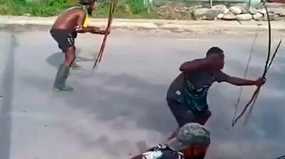 درگیری قبیله‌ای در پاپوآ گینه نو با تیر و کمان/ ویدئو