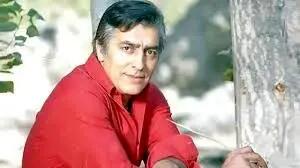 سفر در زمان؛ «فردین» در حال دریافت نشان لیاقت از «محمدرضا پهلوی؛ سال 1333