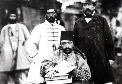  خاطرات ناصرالدین‌شاه: قدری از اشعار سعدی را منتخب می‌کردم، میرزا علی‌خان می‌نوشت