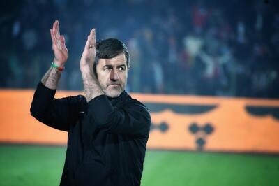 ویدیو| کریم باقری روی بنر رفسنجانی‌ها مقابل پرسپولیس