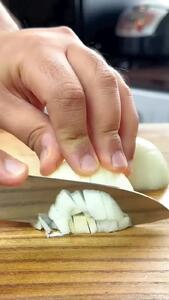 طرز تهیه غذایی ارزان و سریع با بادمجان+ فیلم