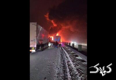 تصاویری از آتش گرفتن خودروها و تصادف زنجیره‌ای در یک جاده | ویدئو - مجله اینترنتی کولاک