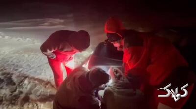 امدادرسانی به خودروهای گرفتار در برف و کولاک محور نقده - پیرانشهر - مجله اینترنتی کولاک