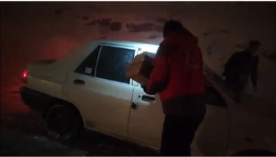 امدادرسانی و توزیع بسته‌های غذایی اضطراری در محور اشنویه – ارومیه