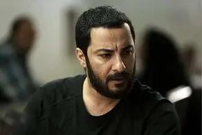  عکس جدید نوید محمدزاده با سیگار در حیاط وایرال شد